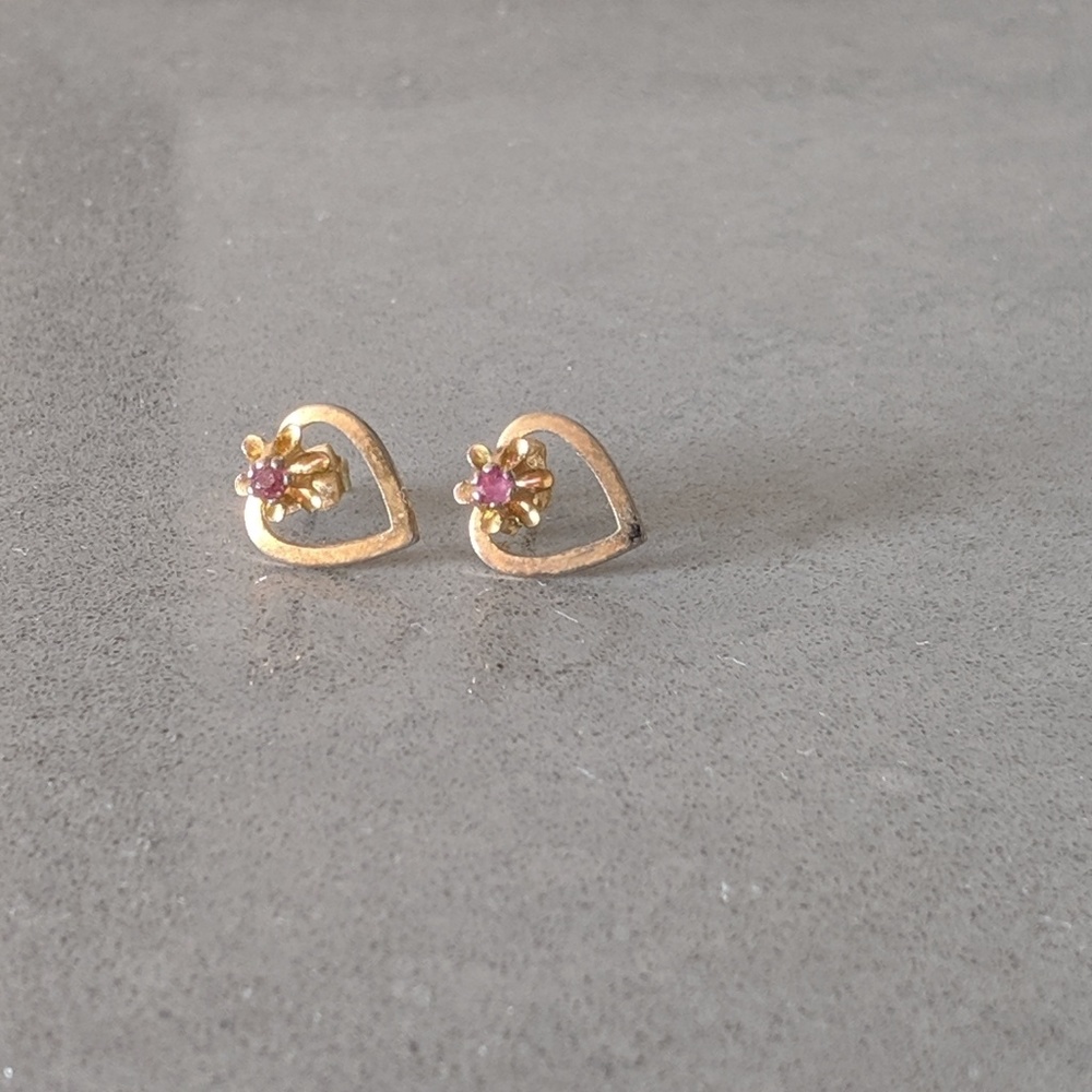 Vintage style heart studs